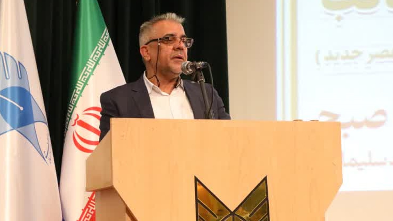 شهدا با خون خود راه را گشودند؛ ما باید با قلم و اندیشه ادامه دهیم