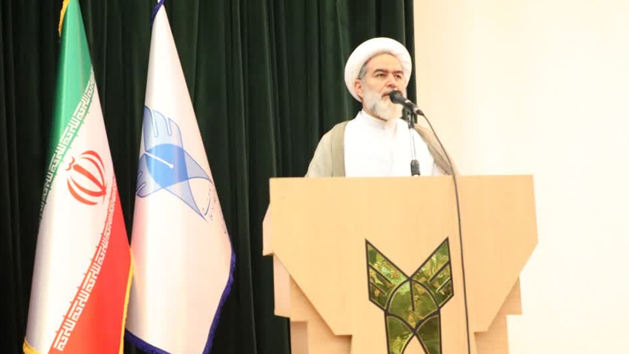 تضعیف هویت ایرانی–اسلامی منجر به سردرگمی اجتماعی میشود