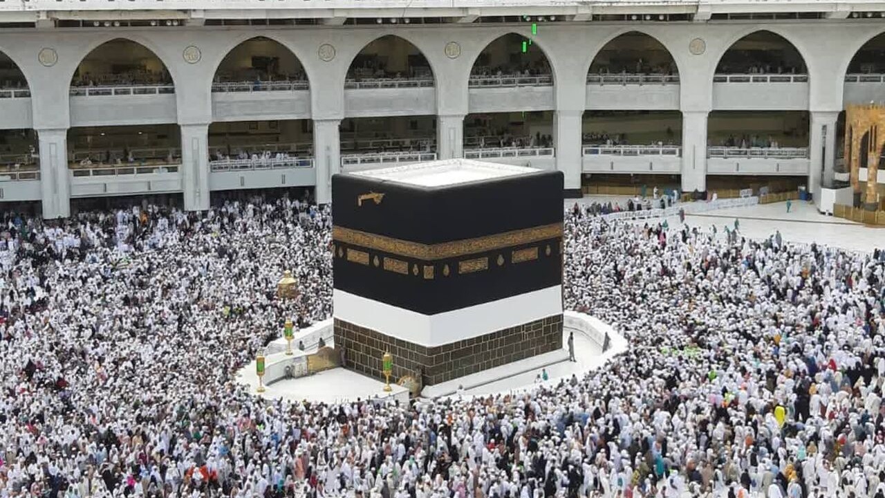 هزار زائر البرزی پس از زیارت سرزمین وحی به میهن بازگشتند